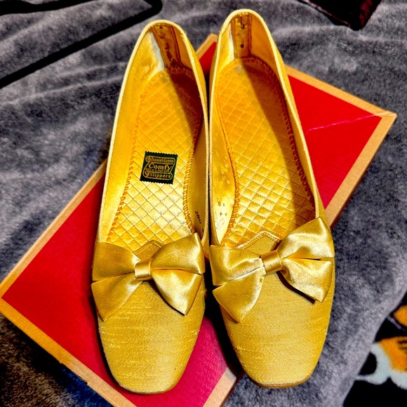 1960’s Vintage Daniel Green Comfy Slippers - Picture 1 of 9